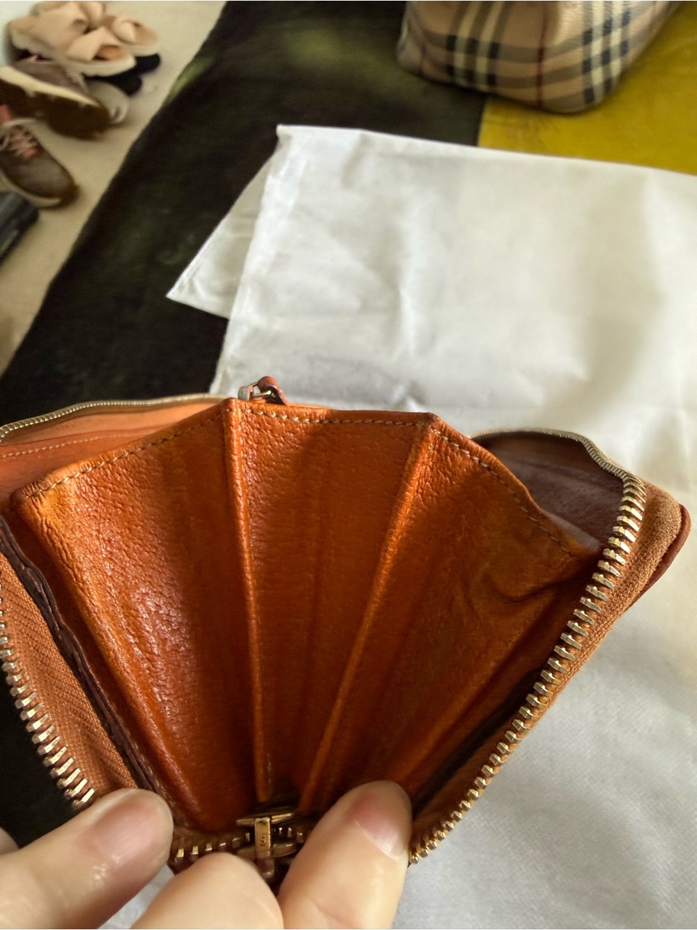 REHAB-Gucci Signature Beige & Brown GG Canvas Zip Around Wallet - Picture 6 of 10